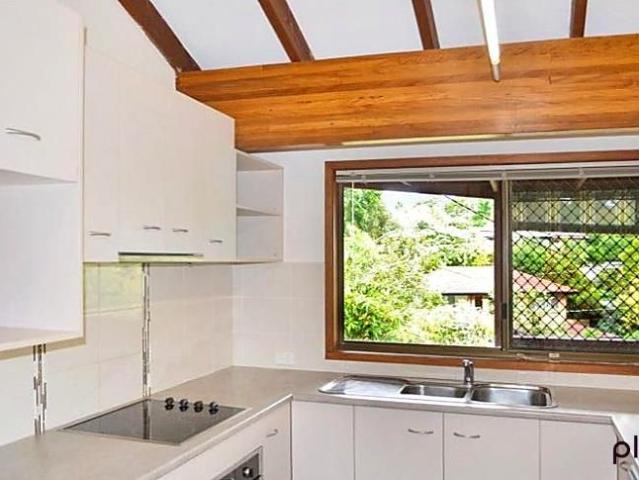 Spacious split level home in leafy chapel hill