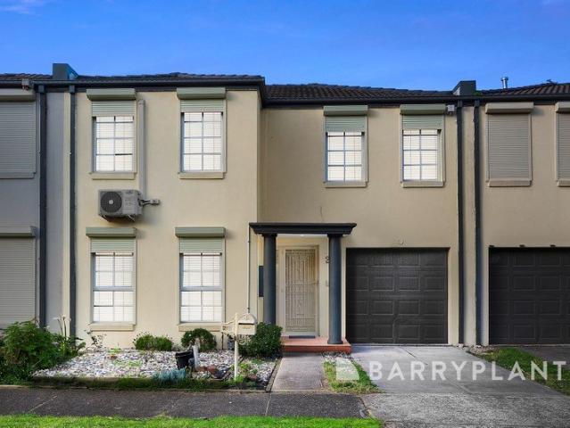 Spacious Street Facing Townhouse