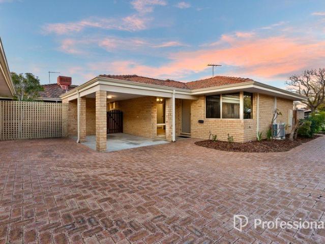 SPACIOUS STREETFRONT VILLA WITH A GENEROUS PRIVATE COURTYARD