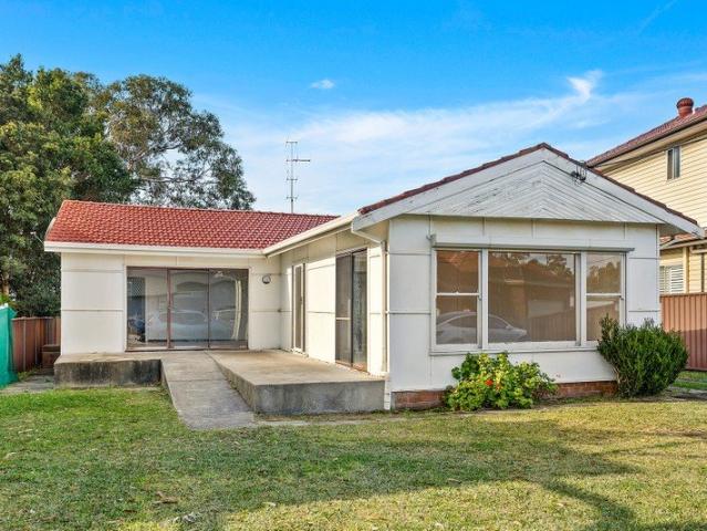 Spacious Student Friendly Home Close to UOW