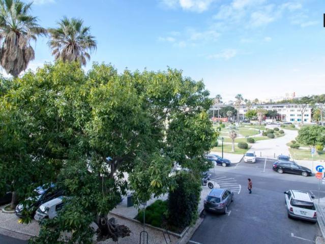 Spacious studio apartment for rent in Estoril
