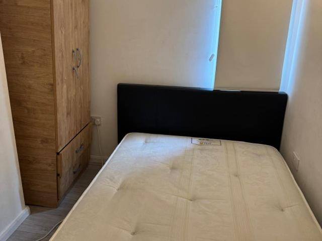 Spacious Studio Flat to Rent at N1