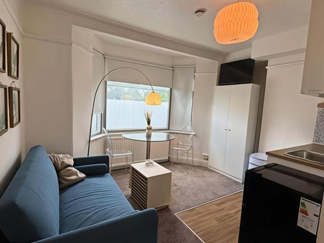 Spacious Studio Flat Is Available NW2