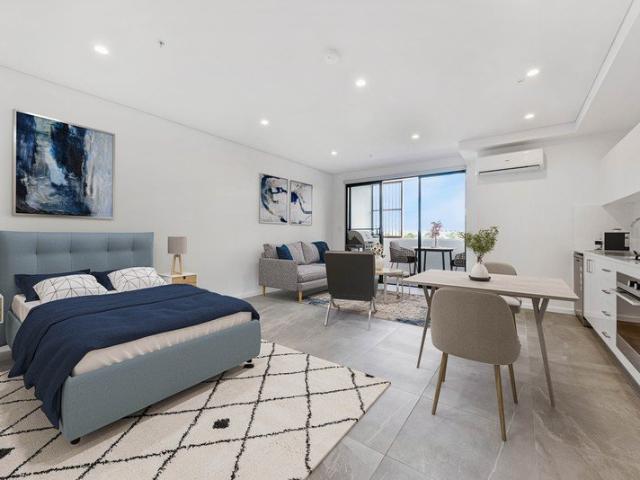 Spacious Studio In A Prime Location !