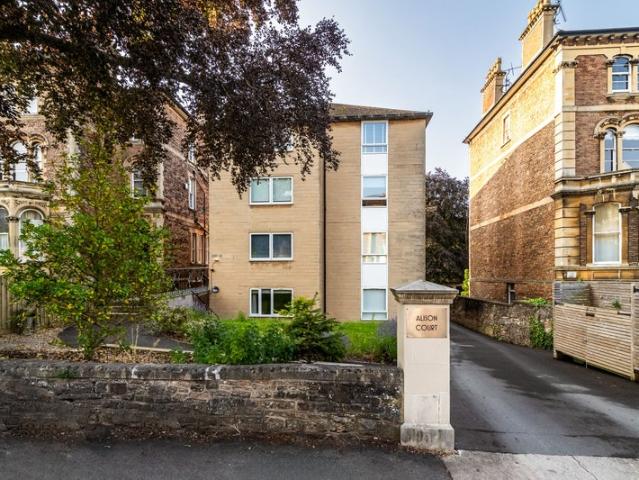 Spacious Studio in the Heart of Clifton Bristol