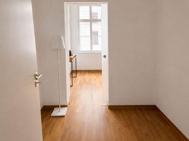 Spacious studio in the heart of town, Leipzig Amsterdam Apartments for Rent