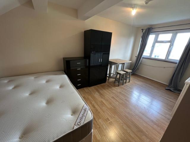 Spacious Studio Loft Quiet House w/garden