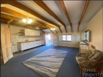 SPACIOUS STUDIO LOFT SEMI FURNISHED 1 PERSON ONLY