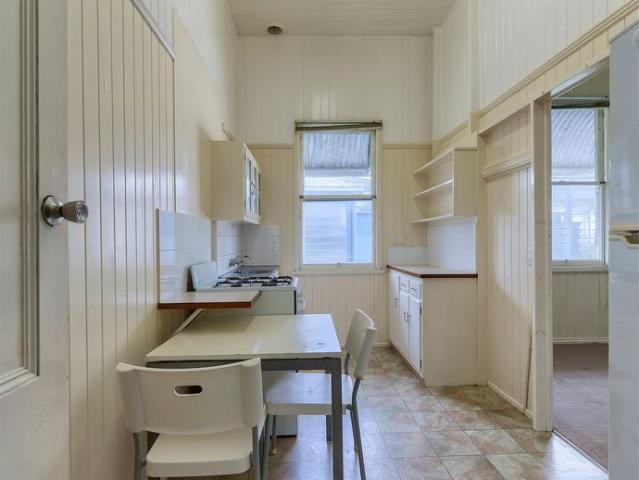 Spacious Studio with Character – Water & Electricity Included !