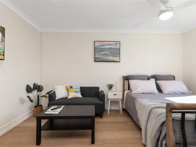 SPACIOUS STUDIO UNIT IN CANNON HILL