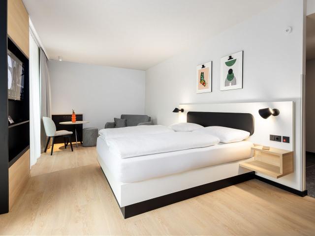 Spacious Studio XL with a kitchenette and seating area in Bielefeld, Bielefeld Amsterdam Apartments for Rent