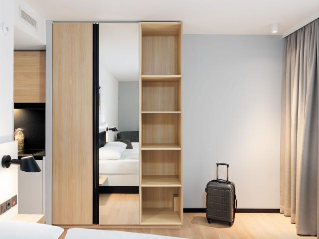 Spacious Studio XL with a kitchenette and seating area in Bielefeld