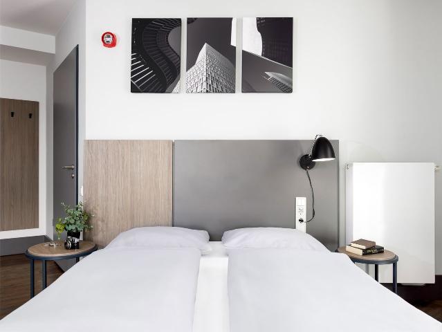 Spacious Studio XL with a kitchenette and seating area in Frankfurt, Frankfurt Amsterdam Apartments for Rent