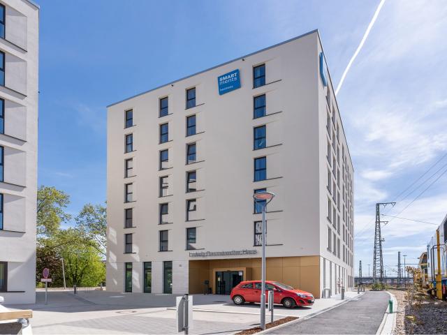 Spacious Studio XL with a kitchenette and seating area in Mannheim