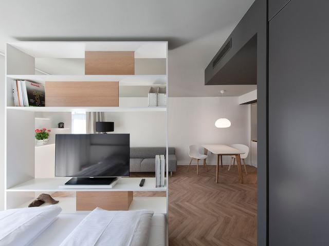 Spacious Studio XL with a kitchenette and seating area in Munich, Munchen Amsterdam Apartments for Rent