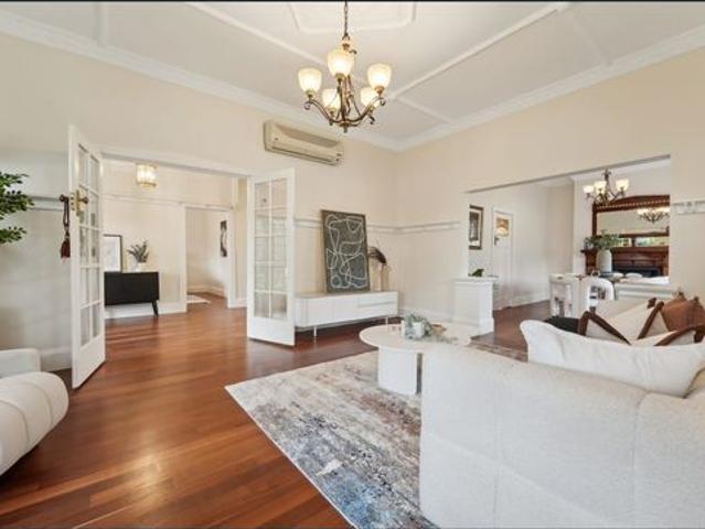 Spacious Stunning 5 Bedroom Family Home Unfurnished
