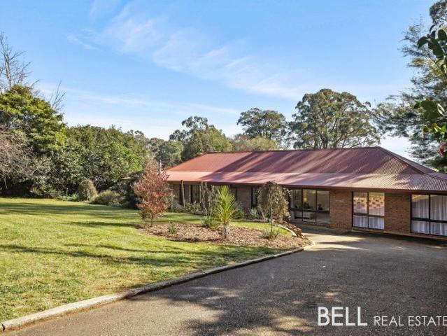 Spacious & Stunning Family Living with a Beautiful Rural Outlook!