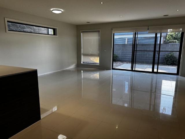 Spacious, Stylish & Modern Family Living in a Prime Sunshine West Location