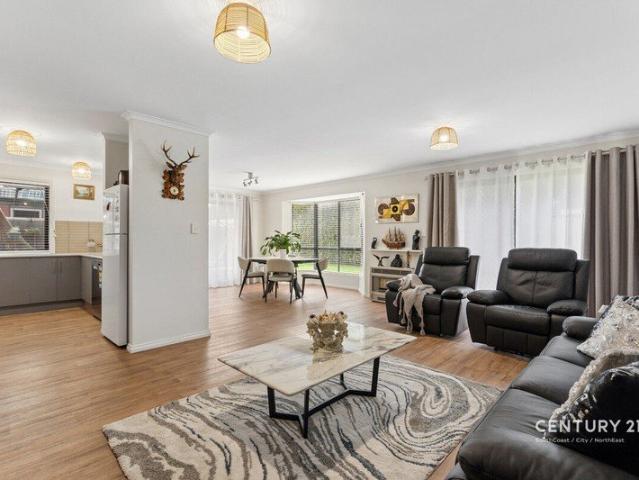 SPACIOUS, STYLISH AND SECURE COASTAL LIVING!