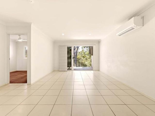 Spacious & Stylish Apartment with Leafy Outlook and Resort Style Living