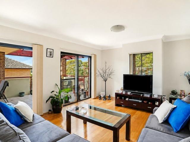 Spacious & Stylish Apartment in a Prime Mortdale Location