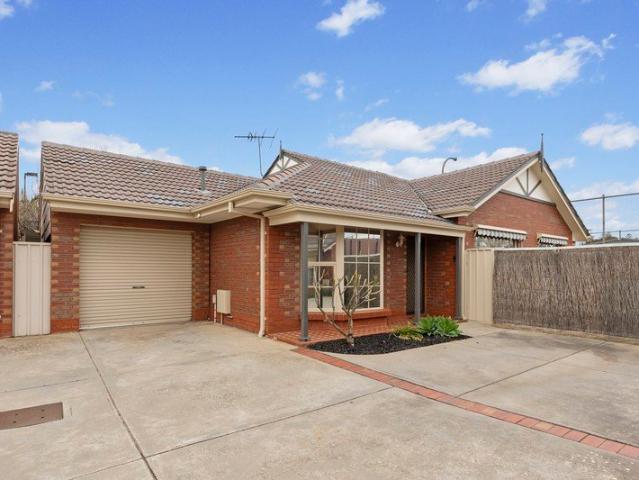 Spacious & Stylish Detached Homette Just 800m to the Beach