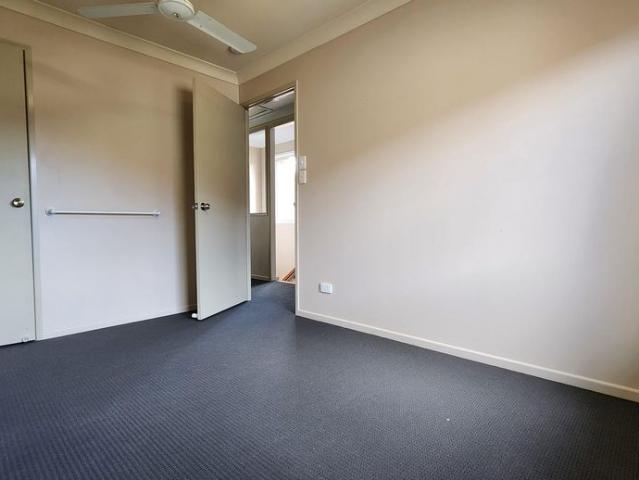 Student Accommodation Spacious, Stylish & Exceptionally Located 3 Bedroom Unit in Churchill