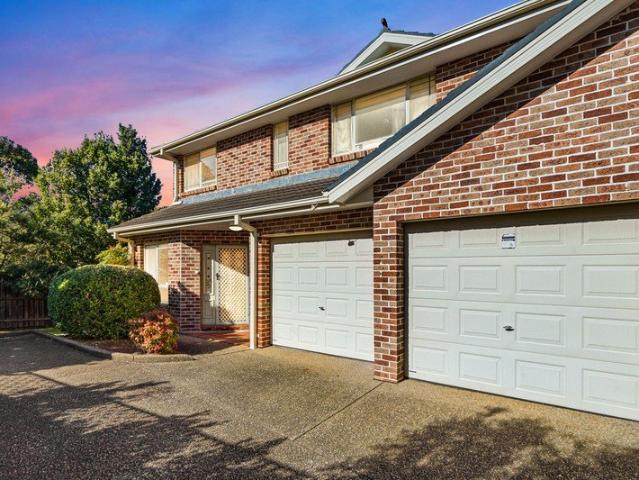 Spacious, Stylish & Exceptionally Located House Like Living in a Boutique Baulkham Hills Setting