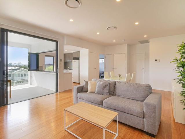 Spacious & Stylish Fully Furnished Apartment in Prime Indooroopilly Location