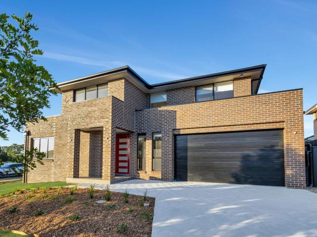 Spacious & Stylish Family Duplex with Downstairs Bedroom & Bathroom