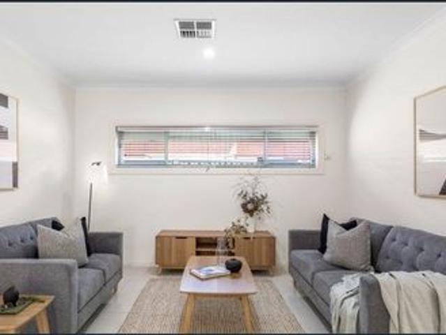 Spacious & Stylish Family Home in Mawson Lakes!