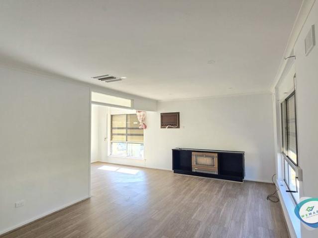 Spacious & Stylish Family Home in Gulfview Heights!