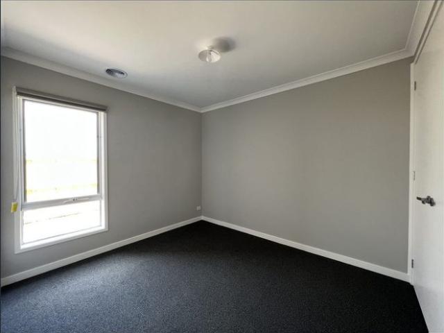 Spacious & Stylish Family Home in Stretton Estate