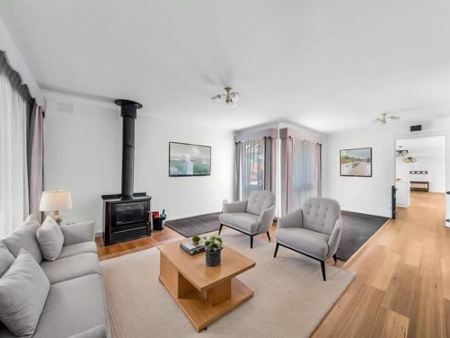 Spacious & Stylish Family Living in Cranbourne