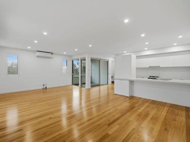 Spacious & Stylish Family Living in Aquilo Estate