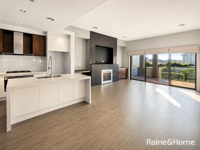 Spacious & Stylish Family Living in Greenvale