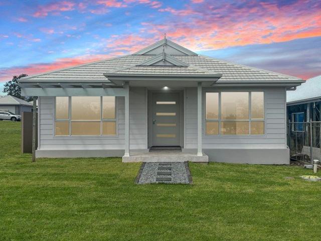 Spacious & Stylish Family Living in Huntlee