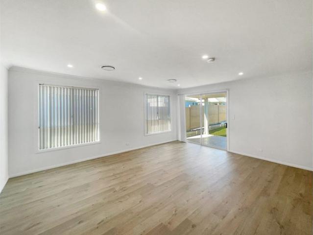 Spacious & Stylish Family Living in Huntlee