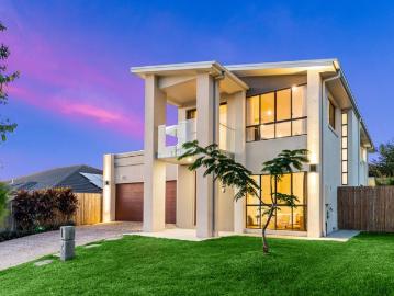 Spacious & Stylish Family Living with High Ceilings, Ducted Comfort & Exceptional Entertaining Spaces