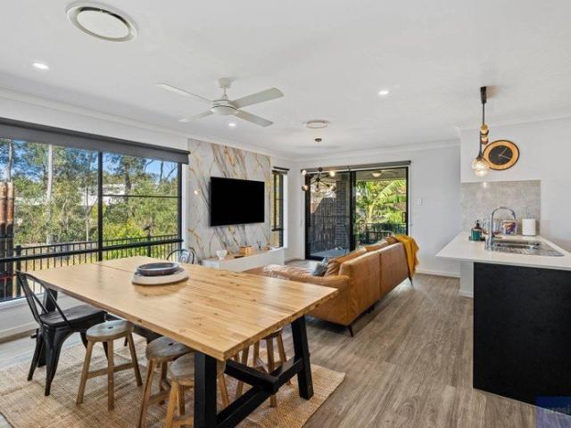 Spacious & Stylish Five Bedroom Family Home