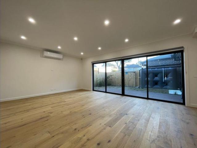 Spacious & Stylish Four Bedroom Townhouse in Prime Mentone Location