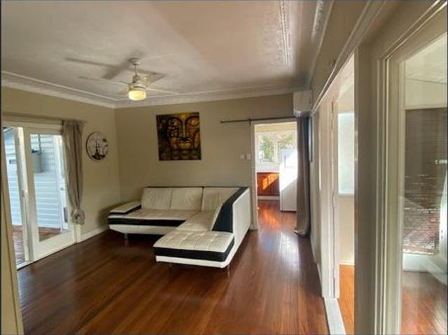 Spacious & Stylish Holland Park Home with Flexible Living