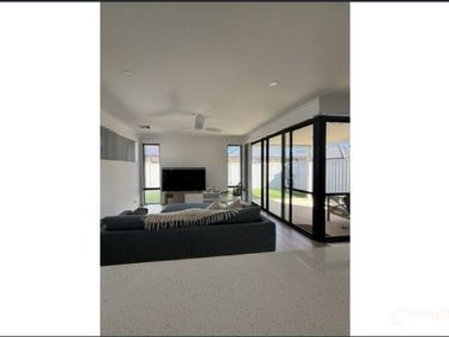 Spacious & Stylish Home with Easy Care Gardens