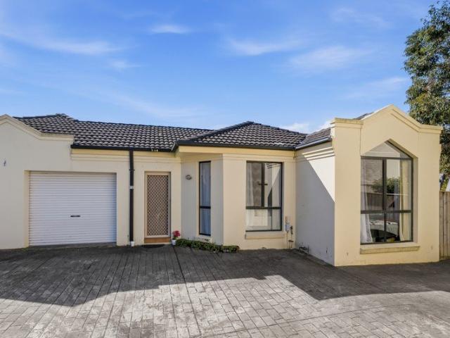 Spacious & Stylish Home with Private Outdoor Entertaining
