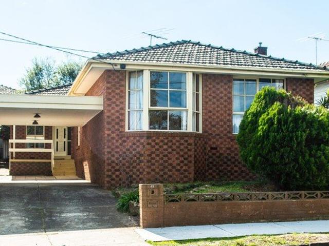 Spacious, Stylish & Ideally Located | FLARE REAL ESTATE
