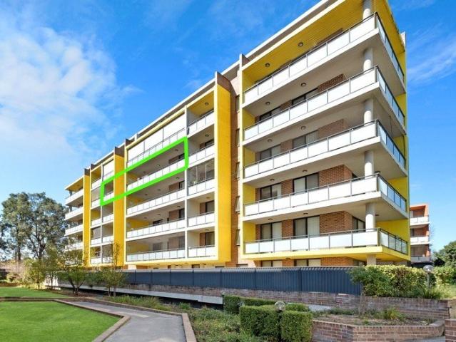 SPACIOUS & STYLISH IN THE HEART OF MERRYLANDS!