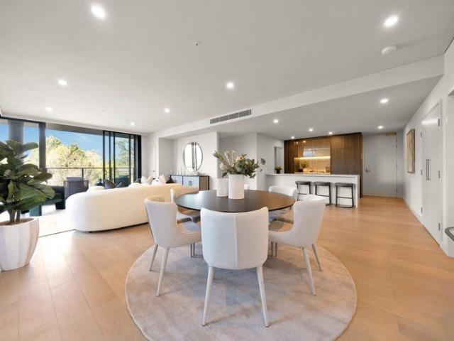 Spacious & Stylish Living with 2 Car Spaces Perfect for Downsizers & Families Ready to Move In Now!