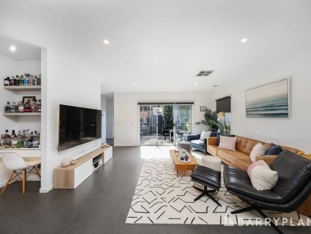 Spacious, Stylish Living in a Prime Albion Location