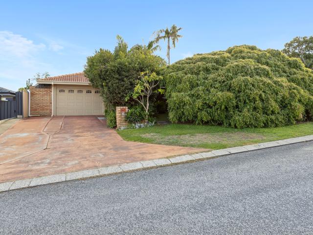 Spacious, Stylish Living in a Quiet Cul de Sac
