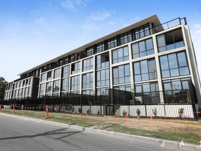 Spacious, Stylish Living in a Superb Spotswood Location